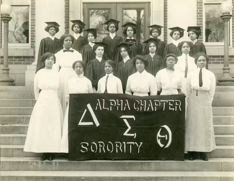 Howard University Delta Sigma Theta sorority members